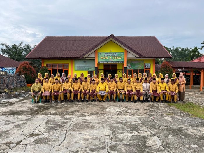 Upacara Hari Pendidikan Nasional 2026 di MAN 2 Tebo Berlangsung Khidmat