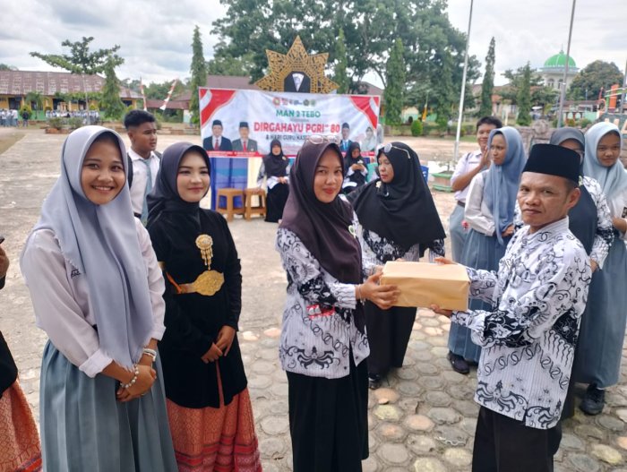 Lomba Gembira Moment Kebersamaan MAN 2 Tebo di Hari Guru Lomba Gembira Moment Kebersamaan MAN 2 Tebo di Hari Guru