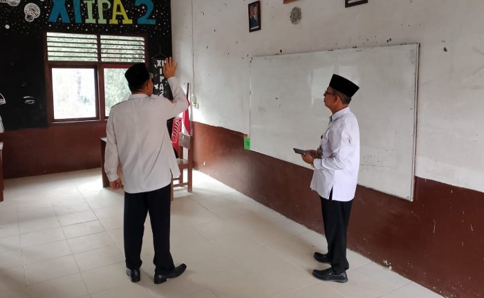 Pengawas Madrasah KanKemeng Tebo Sidak dan Monitoring Hari Pertama Masuk Madrasah di MAN 2 Tebo.