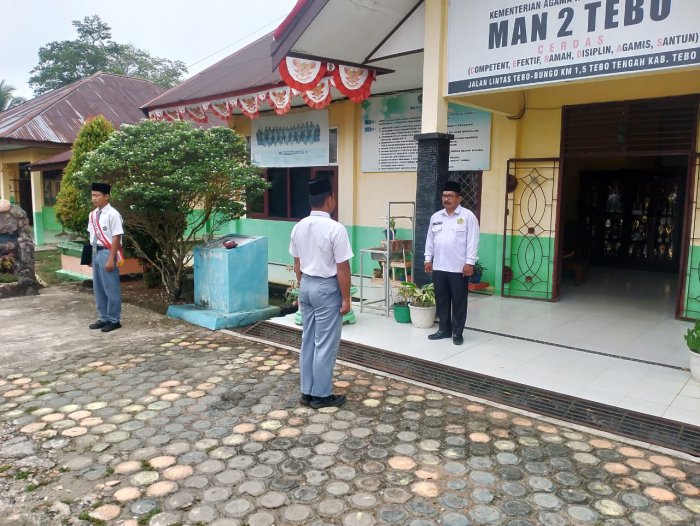 WAKIL KEPALA BIDANG KESISWAAN MAN 2 TEBO AJAK WARGA MADRASAH BERKOMITMEN MENEGAKKAN DISIPLIN