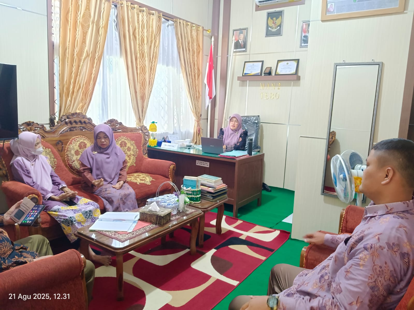 Kepala Madrasah Tingkatkan Kinerja Tim Humas Melalui Program Pembinaan Inovatif Kepala Madrasah Tingkatkan Kinerja Tim Humas Melalui Program Pembinaan Inovatif