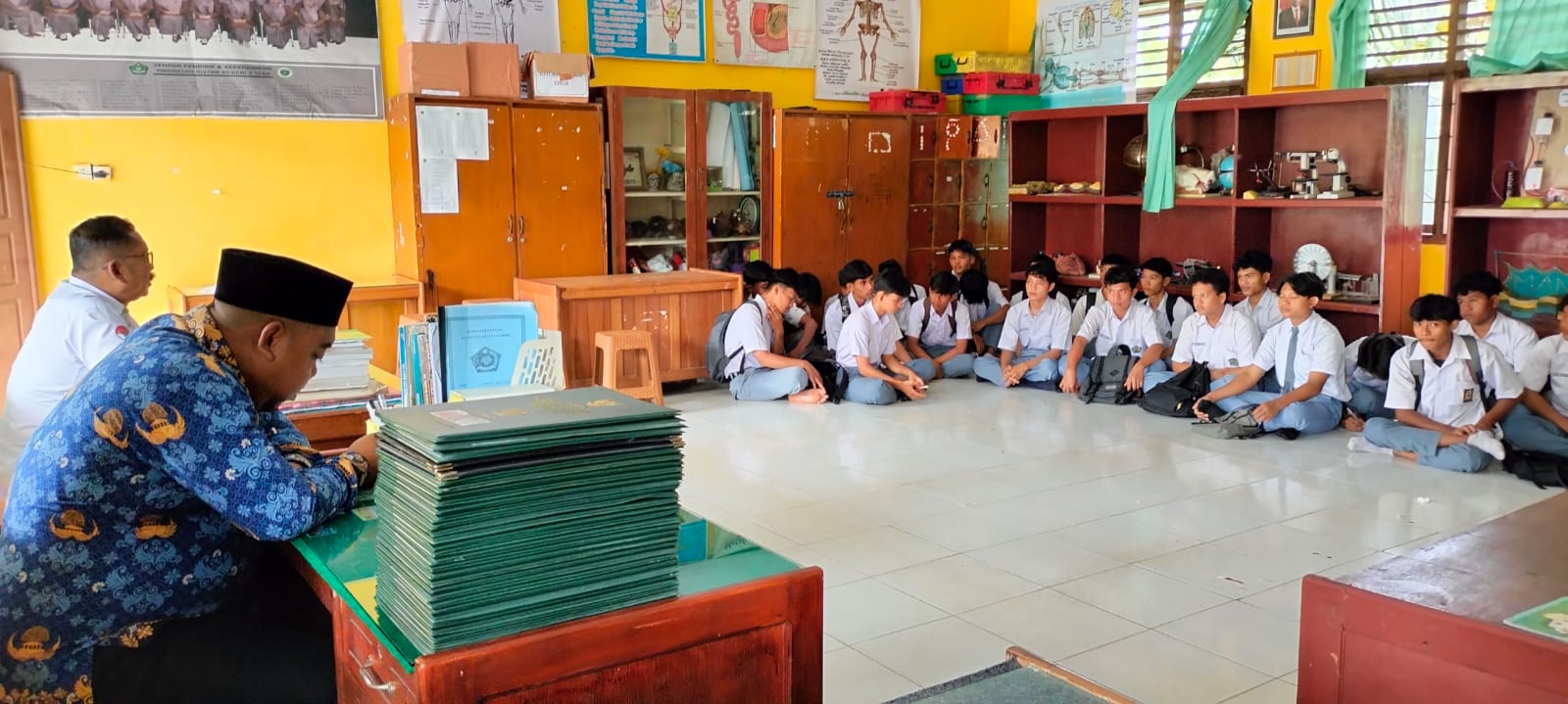 OSIM MAN 2 TEBO LAKSANAKAN RAPAT PERSIAPAN LOMBA FUTSAL CLASS MEETING. OSIM MAN 2 TEBO LAKSANAKAN RAPAT PERSIAPAN LOMBA FUTSAL CLASS MEETING.