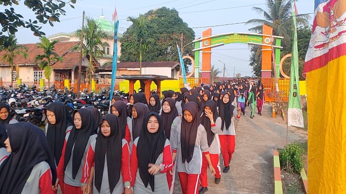 Sabtu Sehat: MAN 2 Tebo Gelar Jalan Santai dan Madrasah Peduli Lingkungan (MAPEL) Sabtu Sehat: MAN 2 Tebo Gelar Jalan Santai dan Madrasah Peduli Lingkungan (MAPEL)