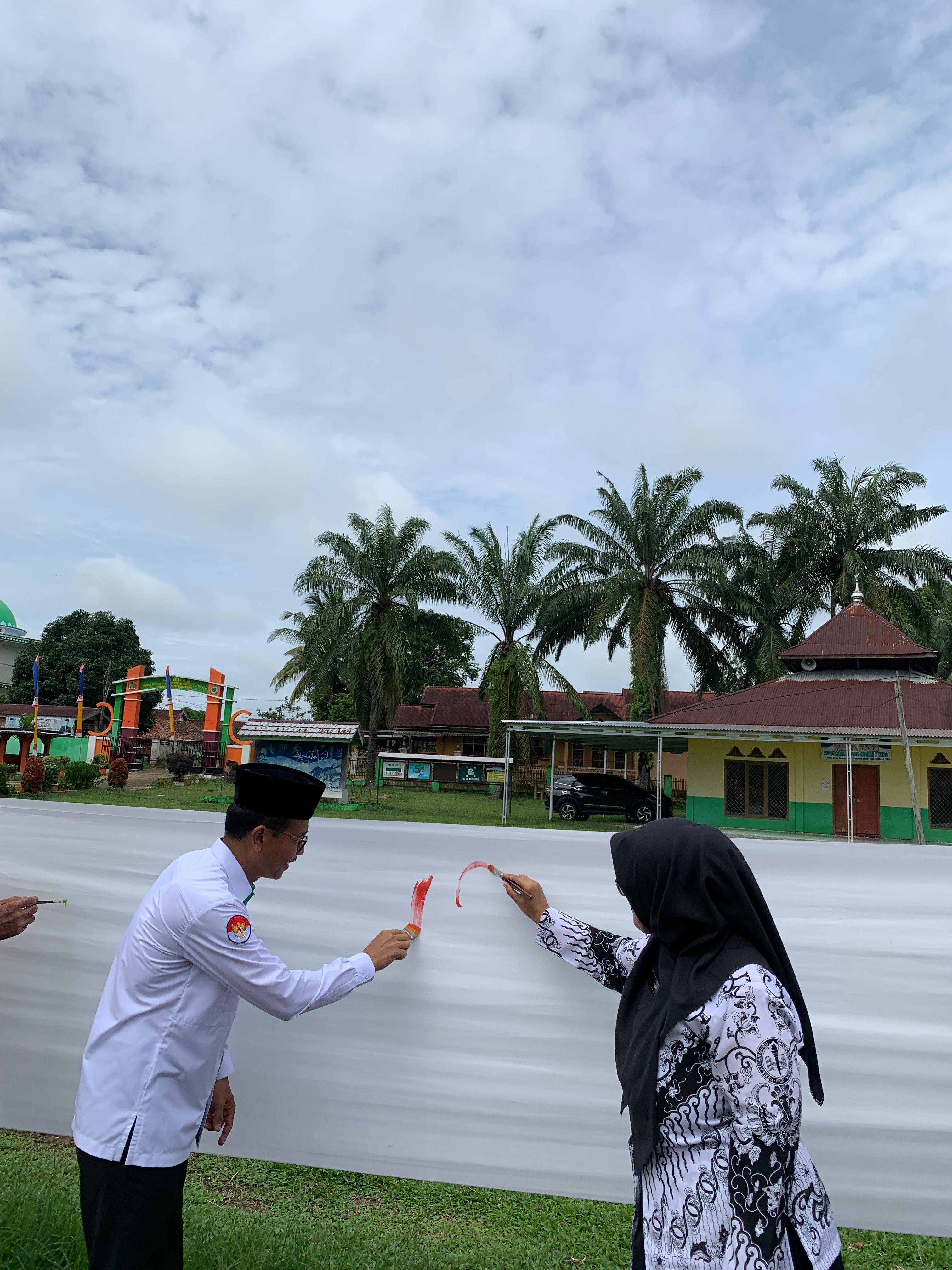 LUKISAN TERPANJANG PERDANA MAN 2 TEBO, PARADE LUKIS HARI GURU NASIONAL 2024. LUKISAN TERPANJANG PERDANA MAN 2 TEBO, PARADE LUKIS HARI GURU NASIONAL 2024.