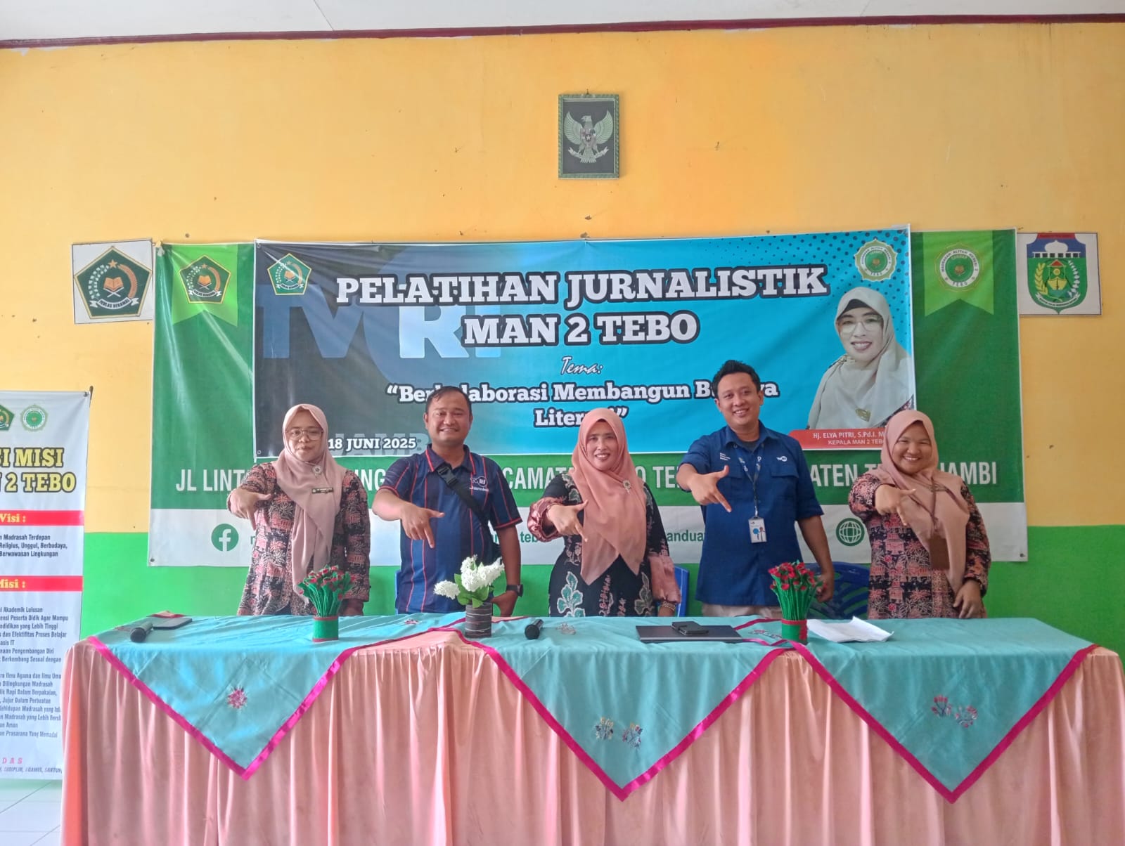 PELATIHAN JURNALISTIK, HUMAS MAN 2 TEBO KERJASAMA DENGAN TVRI JAMBI PELATIHAN JURNALISTIK, HUMAS MAN 2 TEBO KERJASAMA DENGAN TVRI JAMBI
