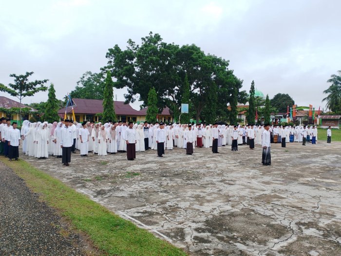 MAN 2 Tebo Gelar Apel Pagi Peringatan Hari Santri Nasional ke-80 MAN 2 Tebo Gelar Apel Pagi Peringatan Hari Santri Nasional ke-80