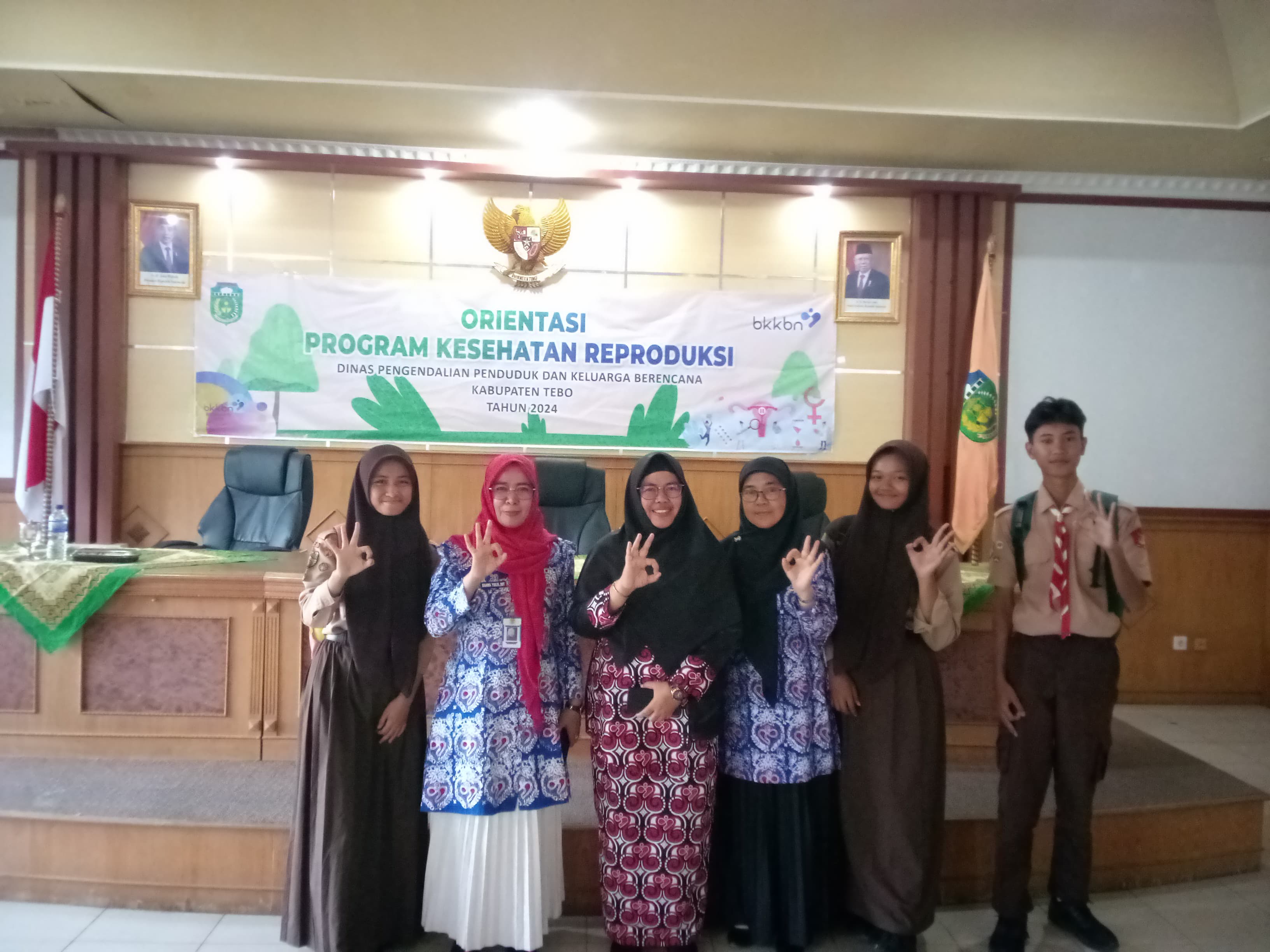 SISWA MAN 2 TEBO MENGIKUTI SOSIALISASI KESEHATAN REPRODUKSI REMAJA SISWA MAN 2 TEBO MENGIKUTI SOSIALISASI KESEHATAN REPRODUKSI REMAJA