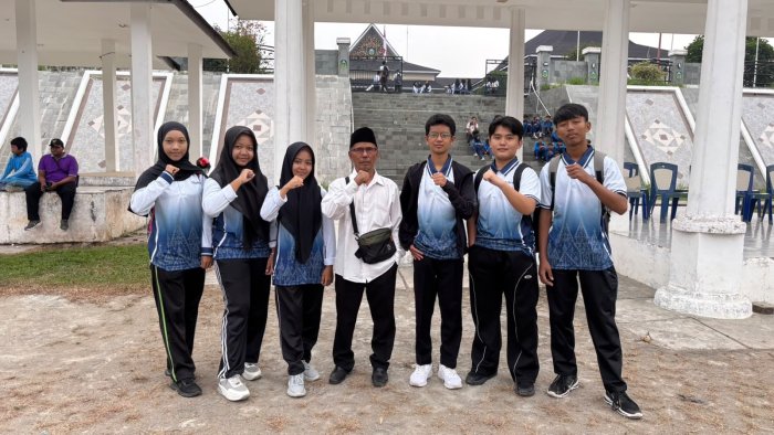Hari Anak Nasional ( HAN ) Kab. Tebo, 6 Siswa-Siswi  MAN 2 Tebo Berparisipasi   Panitia  Lomba Permainan Tradisional.