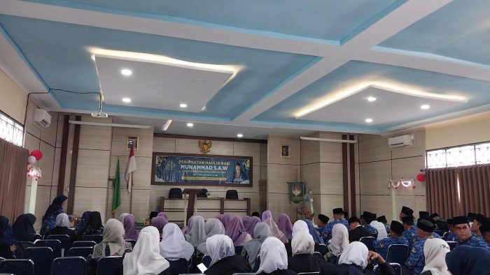 Kepala MAN 2 Tebo Mengikuti Maulid Nabi di Kemenag Tebo Kepala MAN 2 Tebo Mengikuti Maulid Nabi di Kemenag Tebo