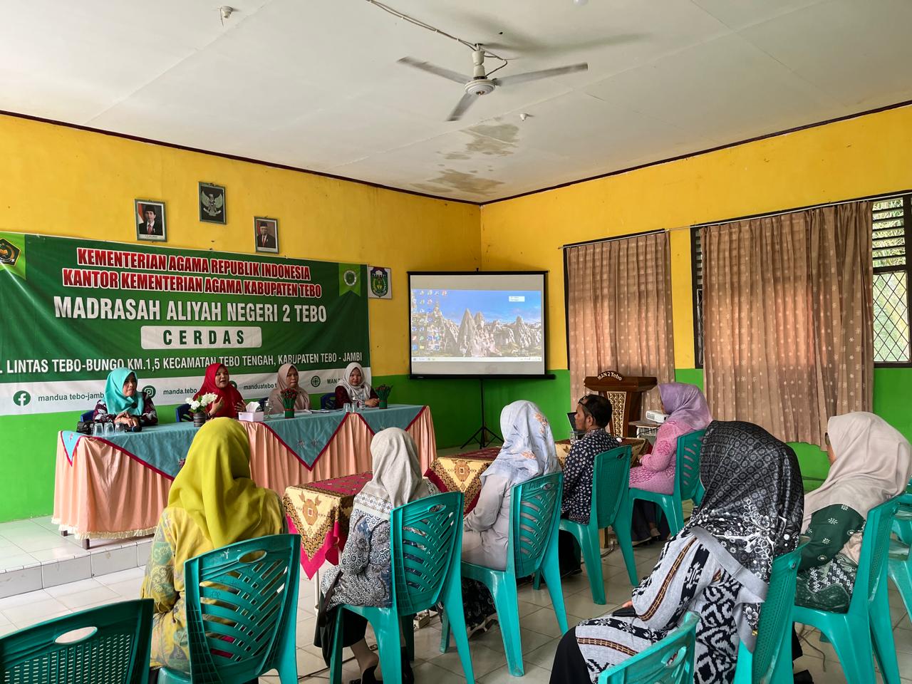 DISEMINASI TINDAK LANJUT HASIL AKMI DI MAN 2 TEBO DISEMINASI TINDAK LANJUT HASIL AKMI DI MAN 2 TEBO
