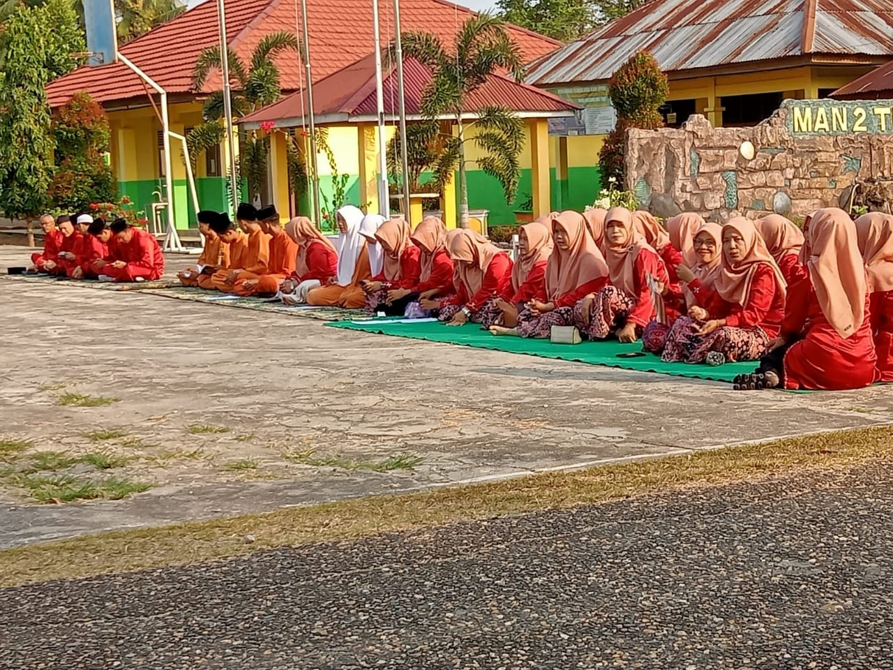 MAN 2 TEBO : KEGIATAN JUMâ€™AT TAQWA PEMBACAAN YASIN  SETIAP JUMâ€™AT PAGI