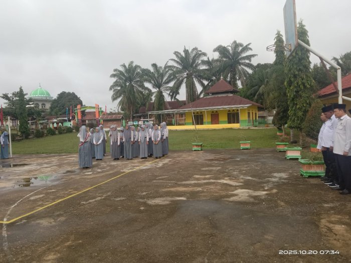 Upacara Bendera SENIN DI MAN 2 Tebo: SISWA DIINGATKAN UNTUK TAAT TATA TERTIB MADRASAH