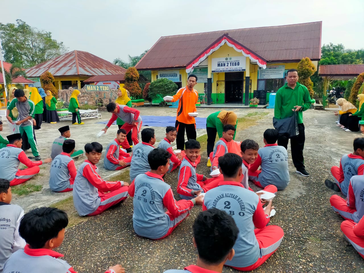 GERAKAN AKSI BERGIZI DI MAN 2 TEBO 2024 GERAKAN AKSI BERGIZI DI MAN 2 TEBO 2024