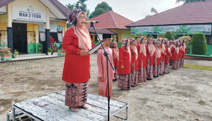 MAN 2 Tebo Gelar  Upacara Memperingatan HUT ke-26 Kabupaten Tebo