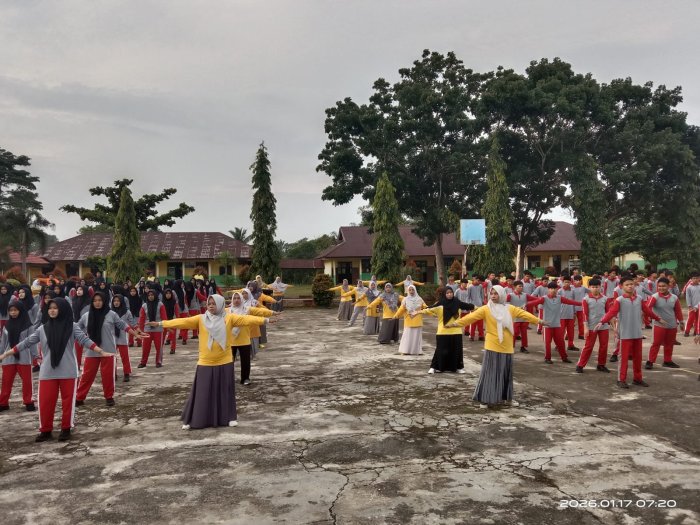 Senam Sabtu Pagi MAN 2 Tebo: Satukan Langkah Menuju Hidup Sehat