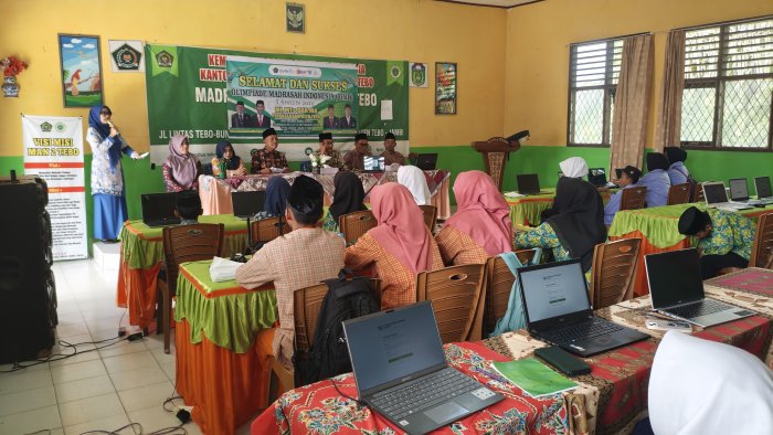 Kemenag Tebo Resmi Tutup Olimpiade Madrasah Indonesia 2025 Kemenag Tebo Resmi Tutup Olimpiade Madrasah Indonesia 2025