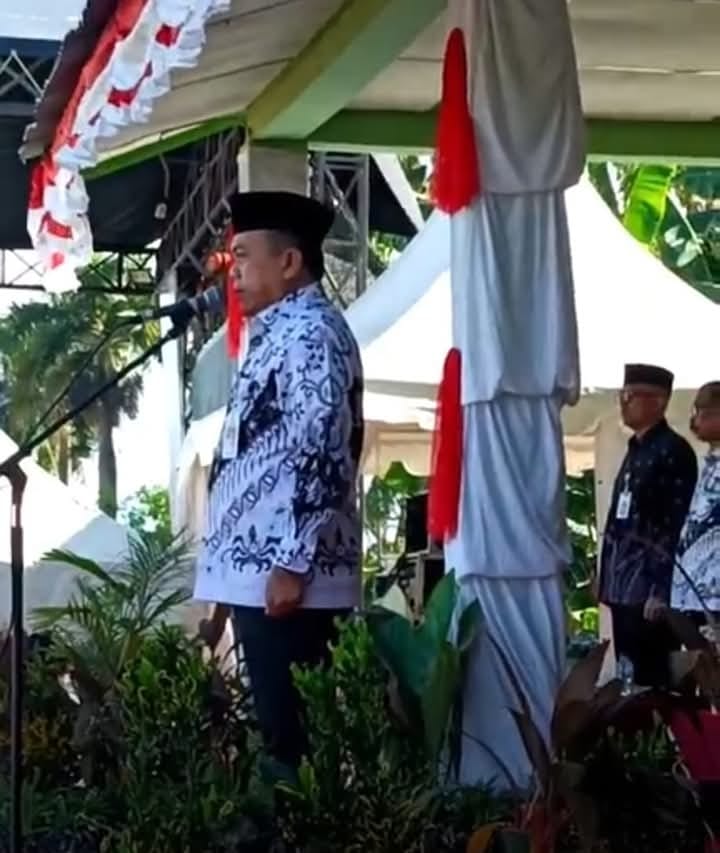 MAN 2 TEBO  MENGHADIRI UPACARA PUNCAK  MEMPERINGATI  HARI GURU NASIONAL  TAHUN 2024 DAN HUT KE-79 PGRI PROPINSI JAMBI