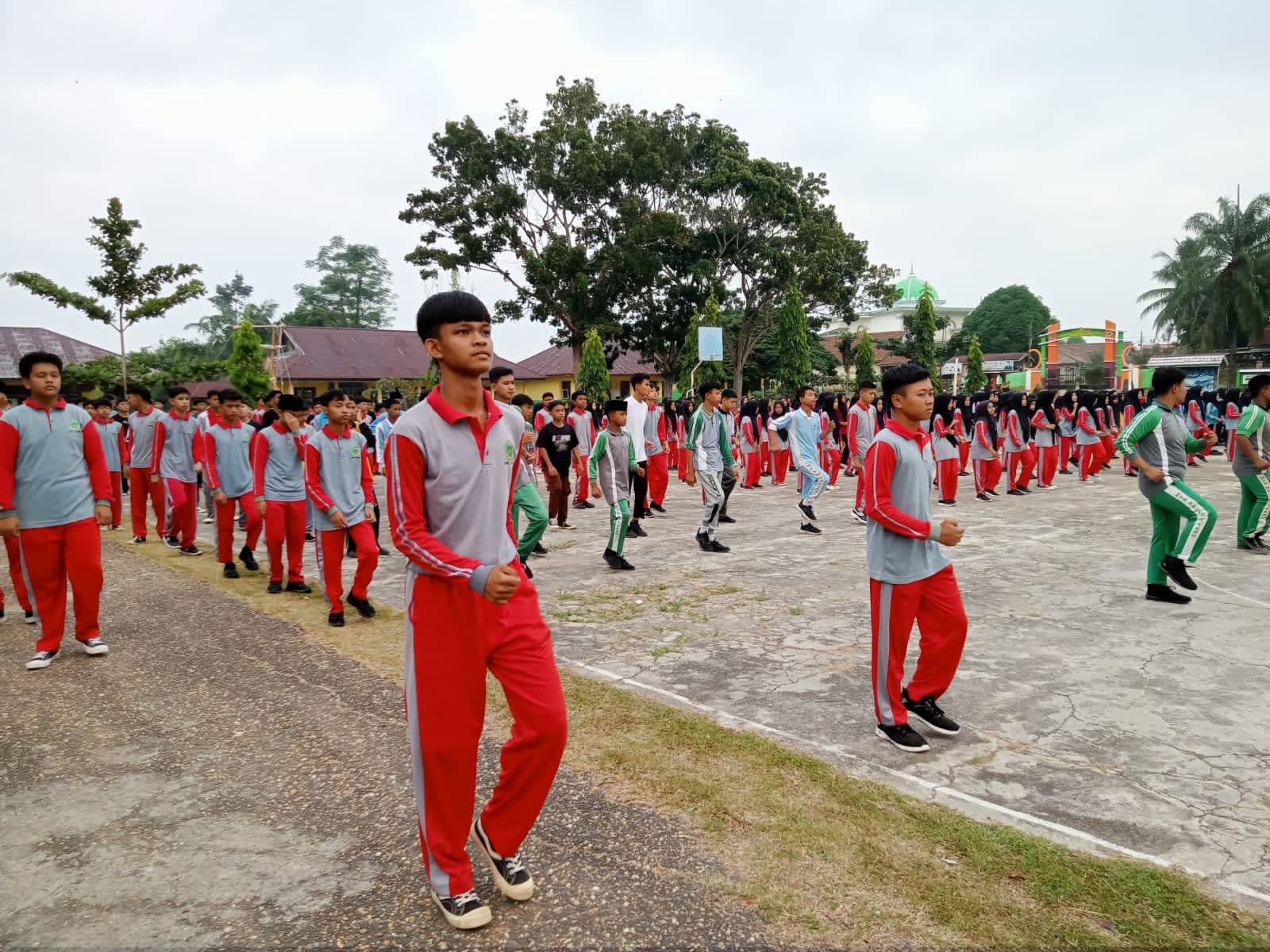 KELUARGA BESAR MAN 2 TEBO GELAR SENAM SEHAT PEMBIASAAN HIDUP BUGAR