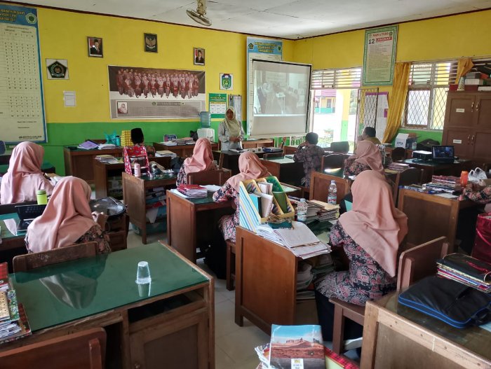 Kepala MAN 2 Tebo Imbau Guru Jaga Kondusivitas Madrasah Kepala MAN 2 Tebo Imbau Guru Jaga Kondusivitas Madrasah