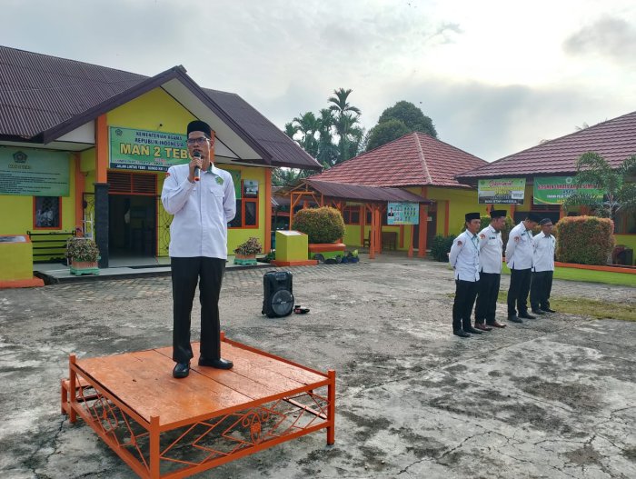 Ratusan Calon Murid Ikuti Apel Pembukaan Tes Akademik Calon Murid Baru di MAN 2 Tebo Ratusan Calon Murid Ikuti Apel Pembukaan Tes Akademik Calon Murid Baru di MAN 2 Tebo
